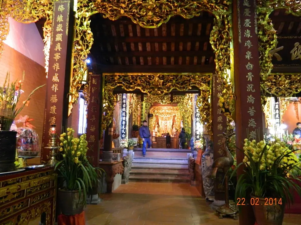 Gian thờ phía trong Chùa Thành