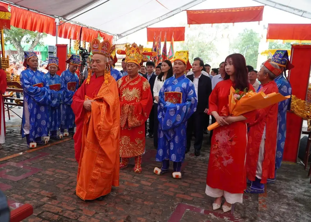 Lễ dâng hương tại Lễ hội chùa Ngọc Tiên