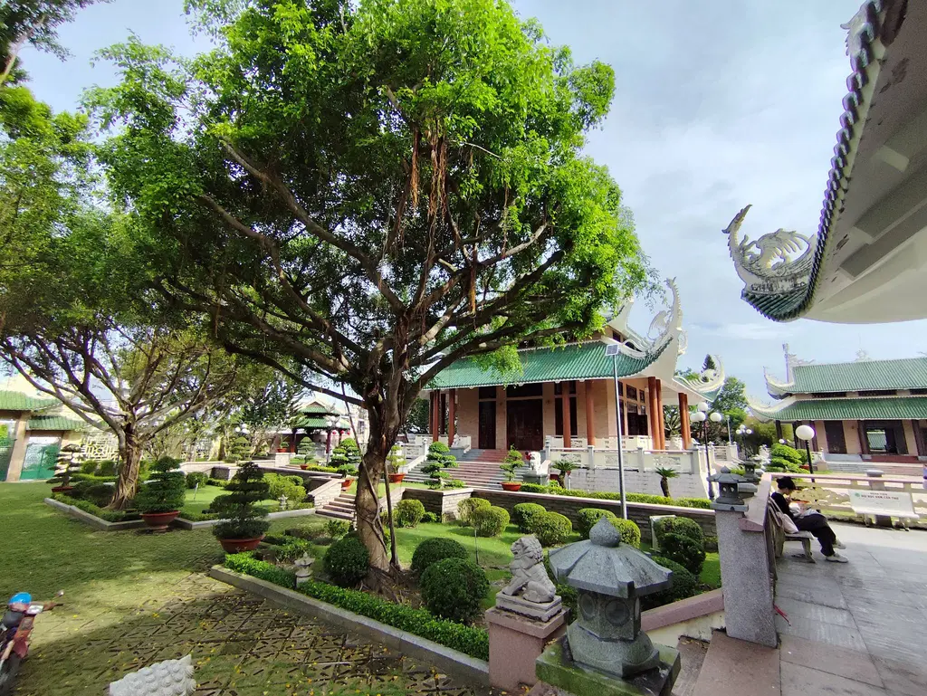 Cảnh quan di tích lịch sử Mộ Thủ Khoa Bùi Hữu Nghĩa