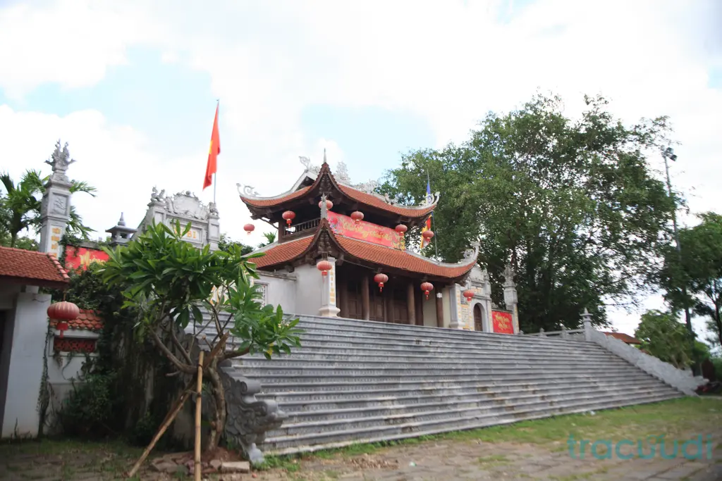 Không gian bên ngoài di tích Chùa Lim