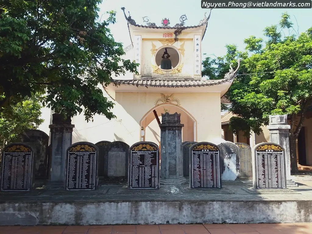 Khuôn viên Chùa Bốn Thôn
