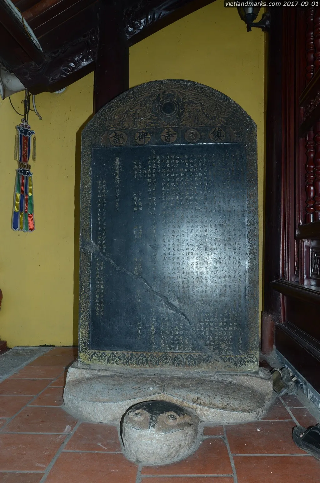 Bia đá cổ tại Chùa Trấn Quốc