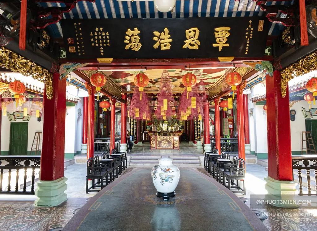 Không gian tại Hội quán Phúc Kiến