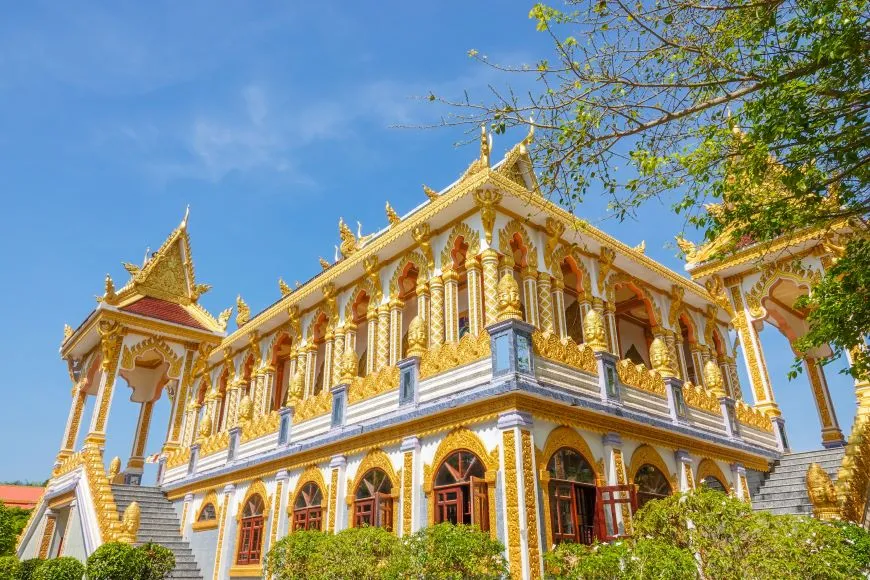 Khung cảnh tại Chùa Tà Mơn