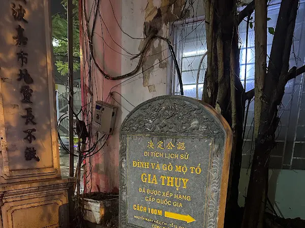Biển tên di tích Gò Mộ Tổ