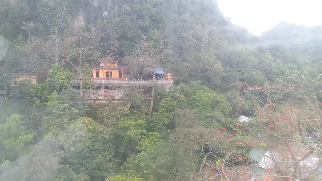 Cảnh quan Chùa Giải Oan nhìn từ xa
