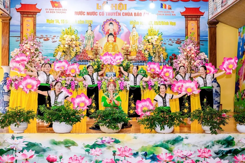 Văn nghệ tại Lễ Hội Rước Nước Chùa phủ Báo Ân