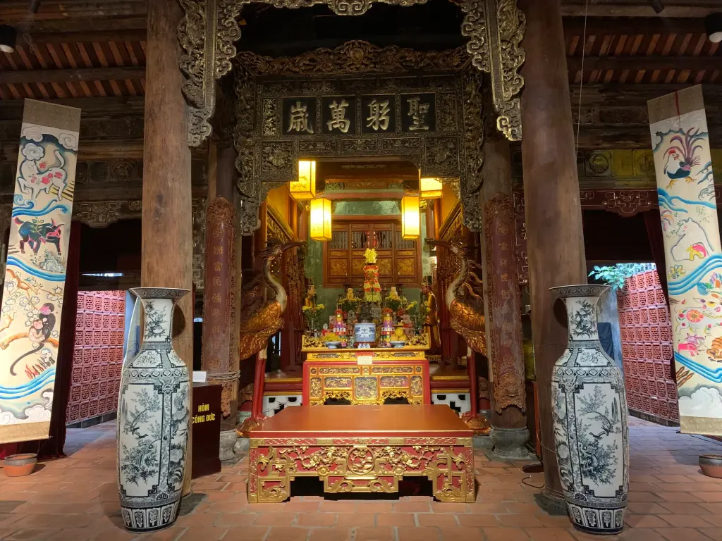 Kiến trúc bên trong Đình Kim Ngân