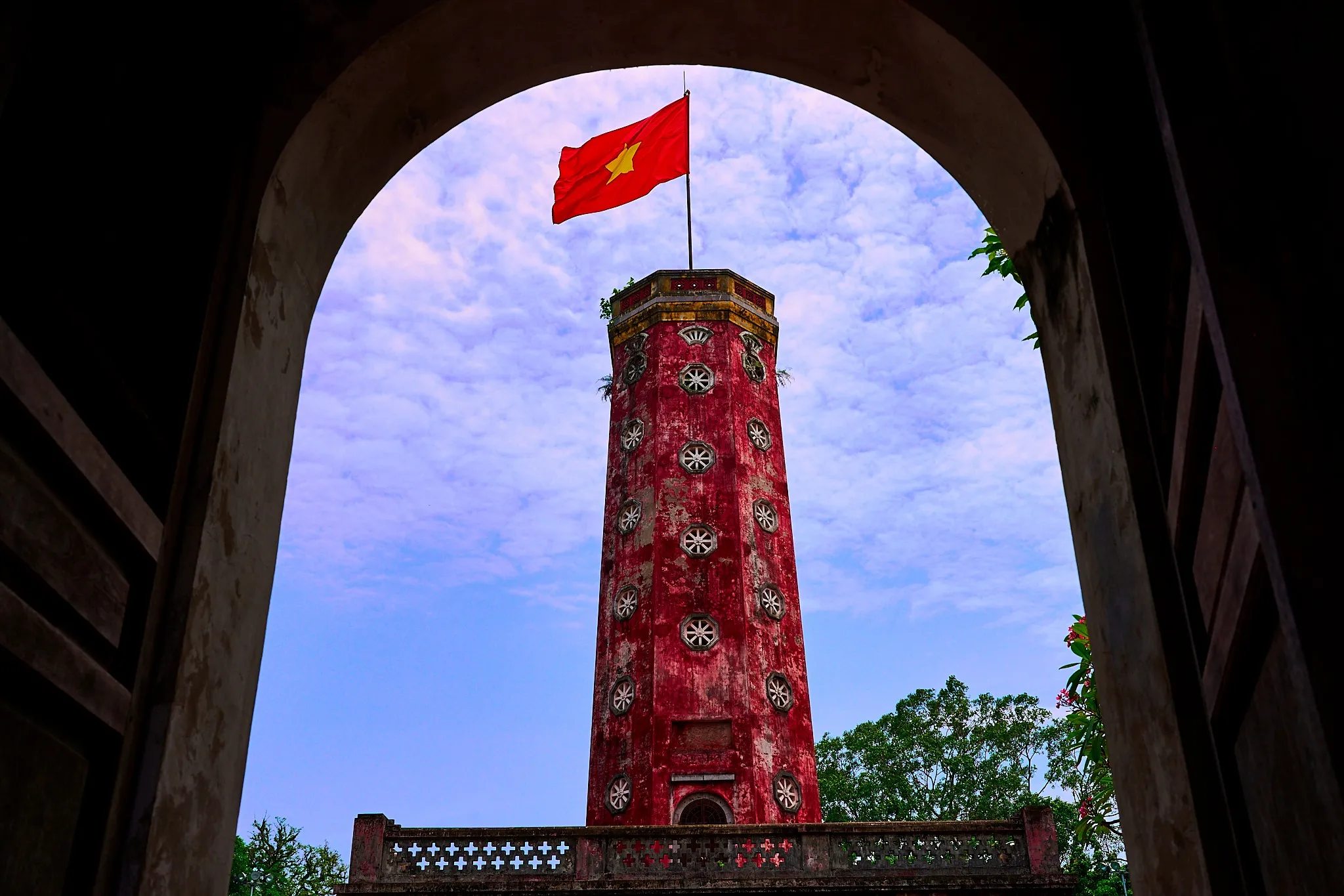 Cột cờ tại di tích Thành Cổ Sơn Tây