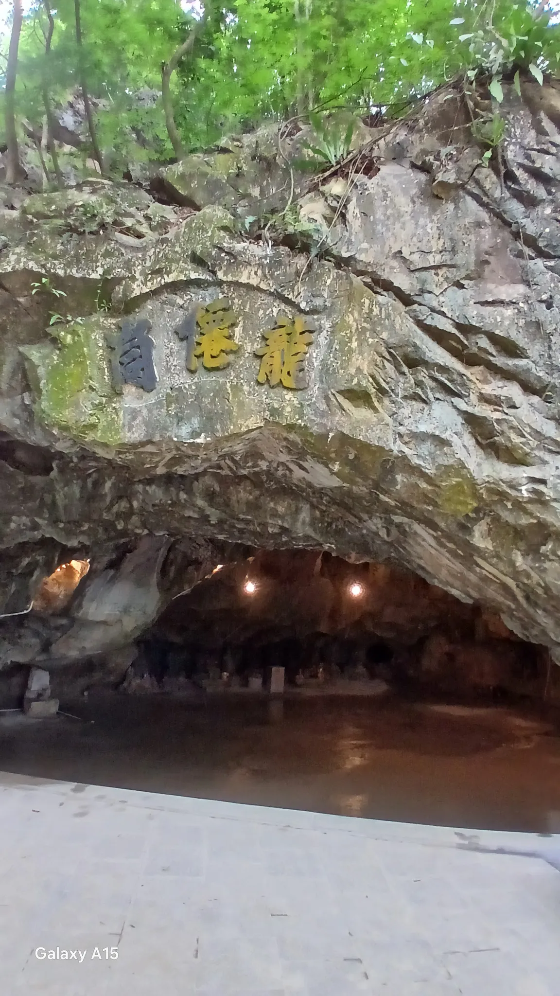 Long Tiên Động