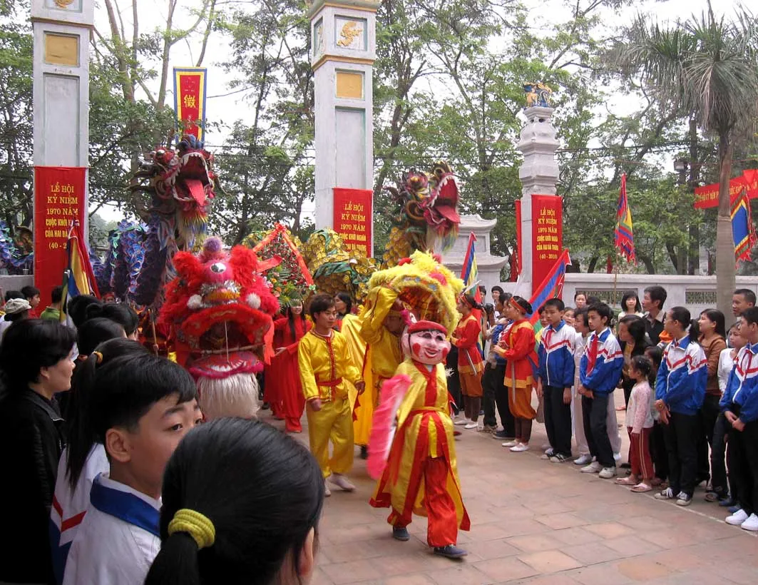 Đoàn rước Hội đền Hát Môn