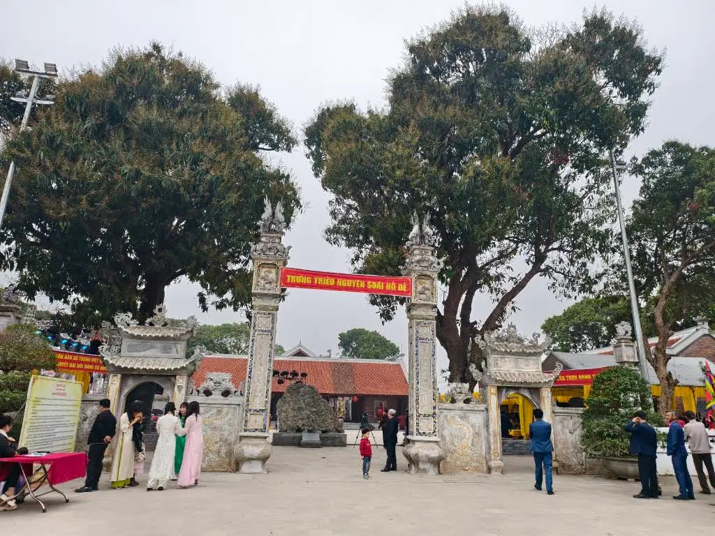 Không gian cảnh quan Đền Hồ Đề