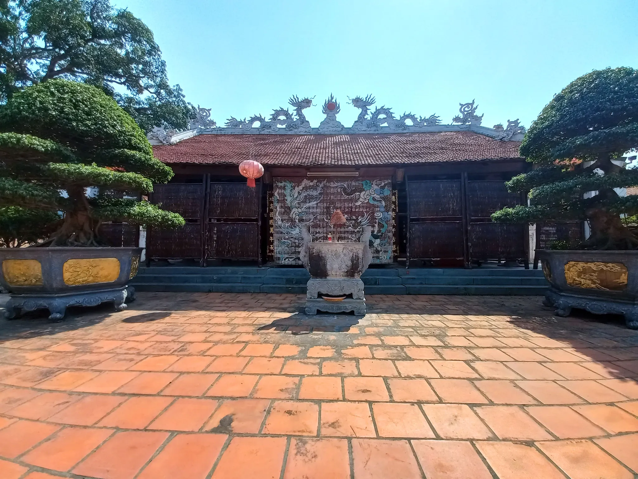Đình Miêu Nha nhìn từ cổng vào