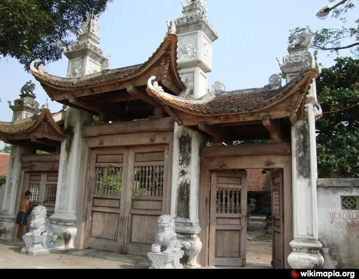 Cổng Đình Lỗ Giao từ phía bên ngoài