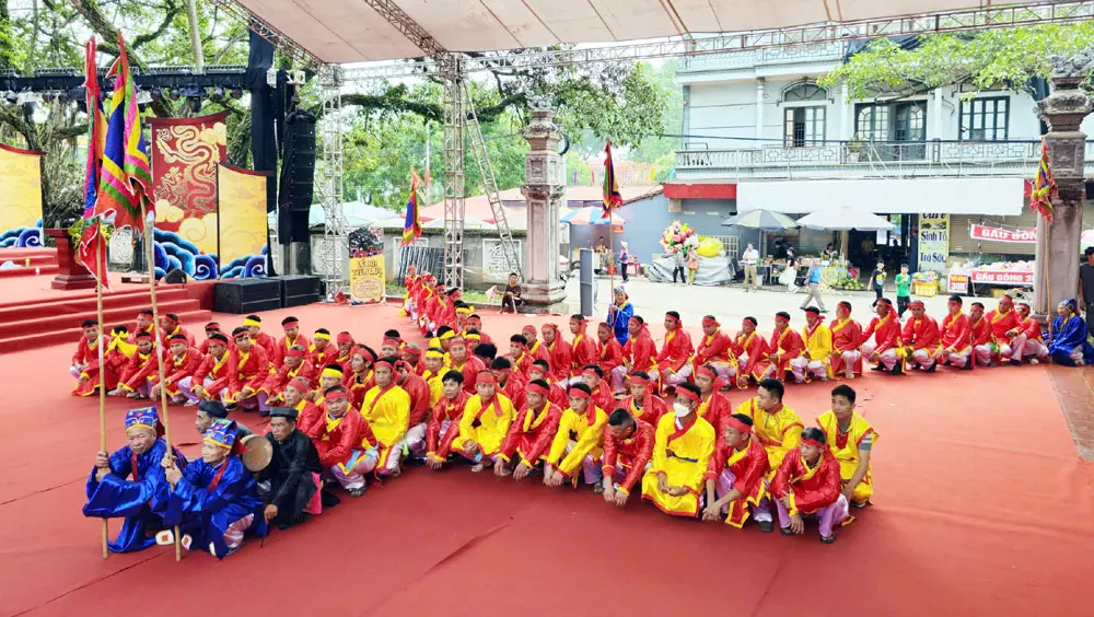 Xếp chữ "Thái" Lễ hội Chùa Tiên Lục