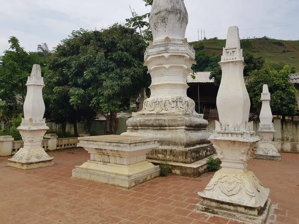 Cảnh quan Tháp Mường Bám