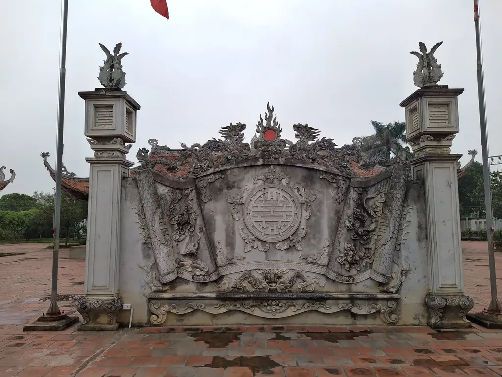 Bức bình phong di tích Đình Đa Tốn