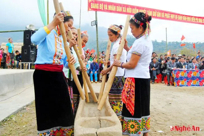 Hội thi khắc luống trong Lễ hội Đền Pu Nhạ Thầu