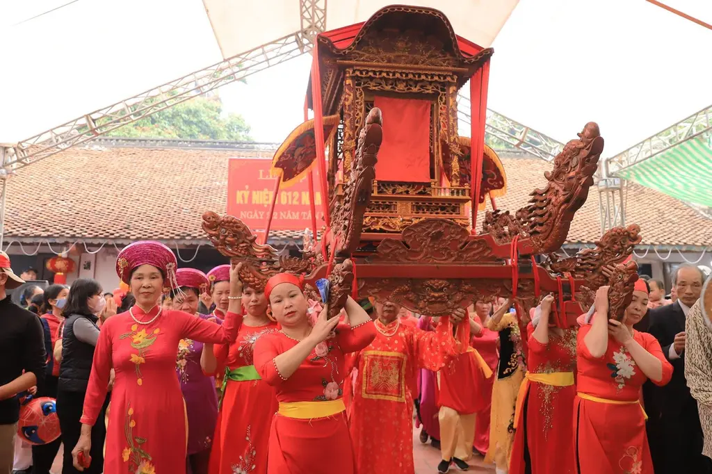 Kiệu rước trong Lễ hội đền Bà Đào Nương