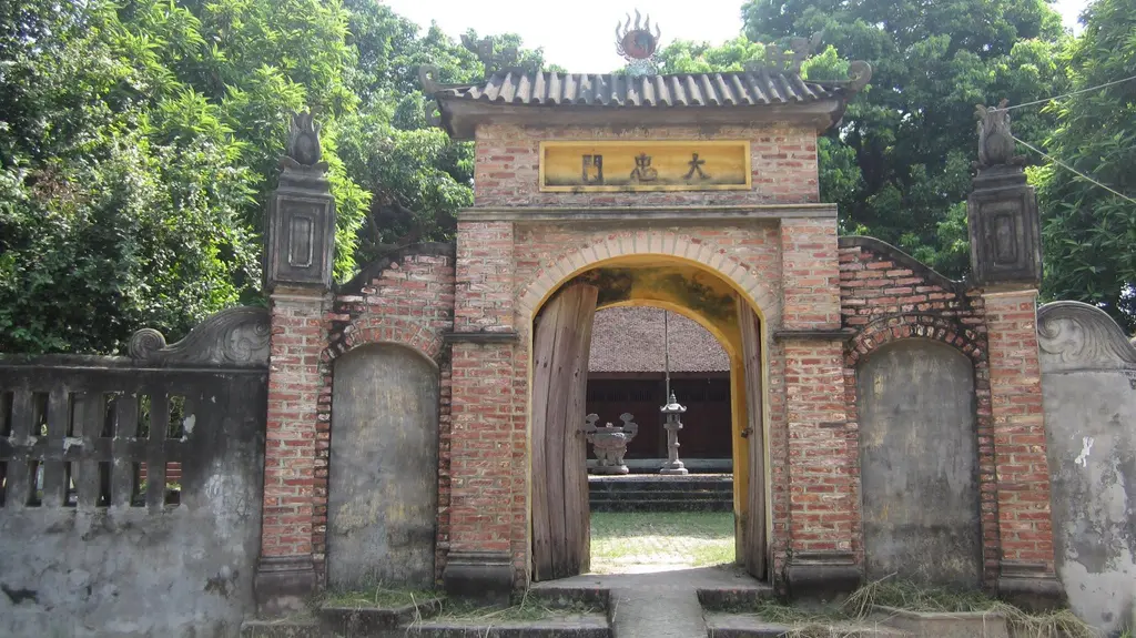 Cổng Miếu Đại Trung