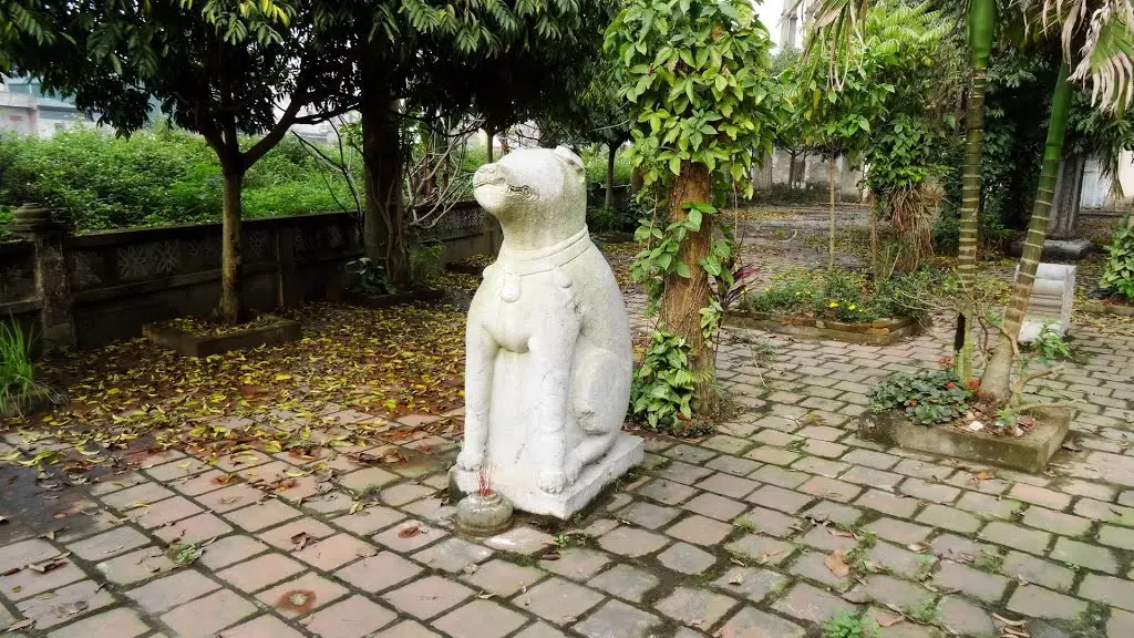 Tượng đá bên trong Từ vũ họ Trương
