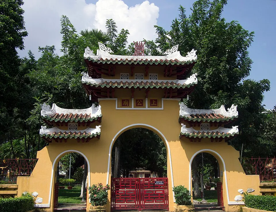 Cổng chính Lăng Lê Văn Duyệt