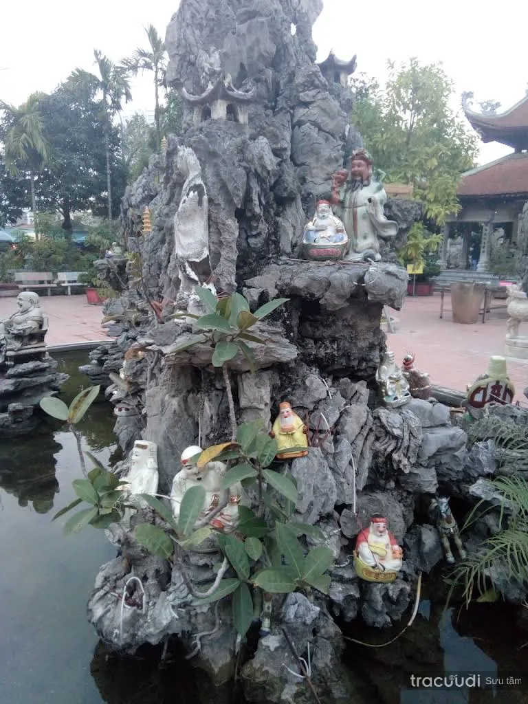 Hòn non bộ trong Chùa Diên Khánh (chùa La Khê)