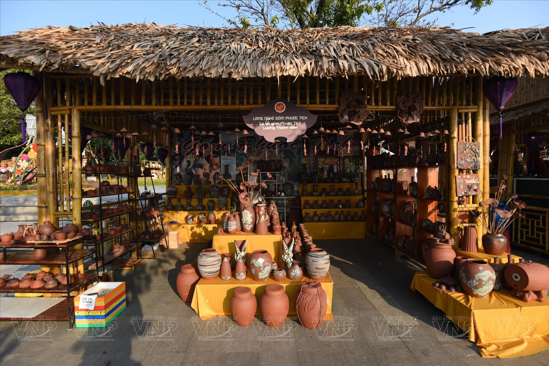 Sản phẩm gốm Phước Tích trưng bày tại Festival Nghề truyền thống Huế 2023