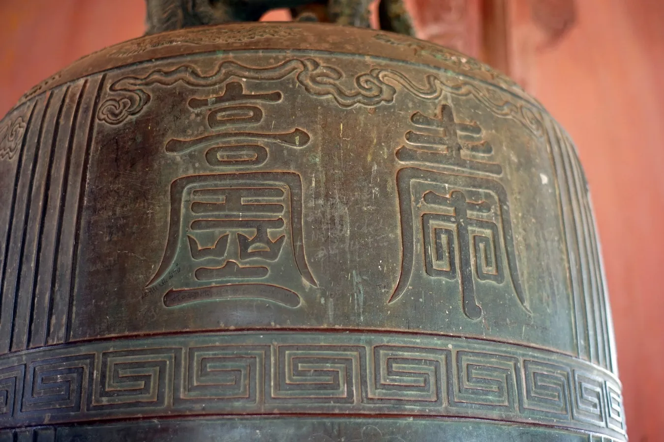 Cận cảnh Đại hồng chung chùa Thiên Mụ