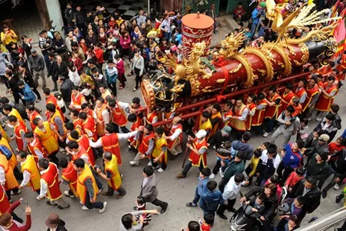 Đoàn rước pháo Hội Đình Đồng Kỵ