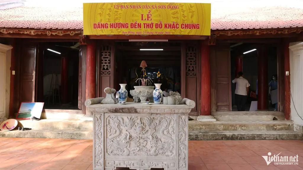 Sân Đền Thờ Đỗ Khắc Chung