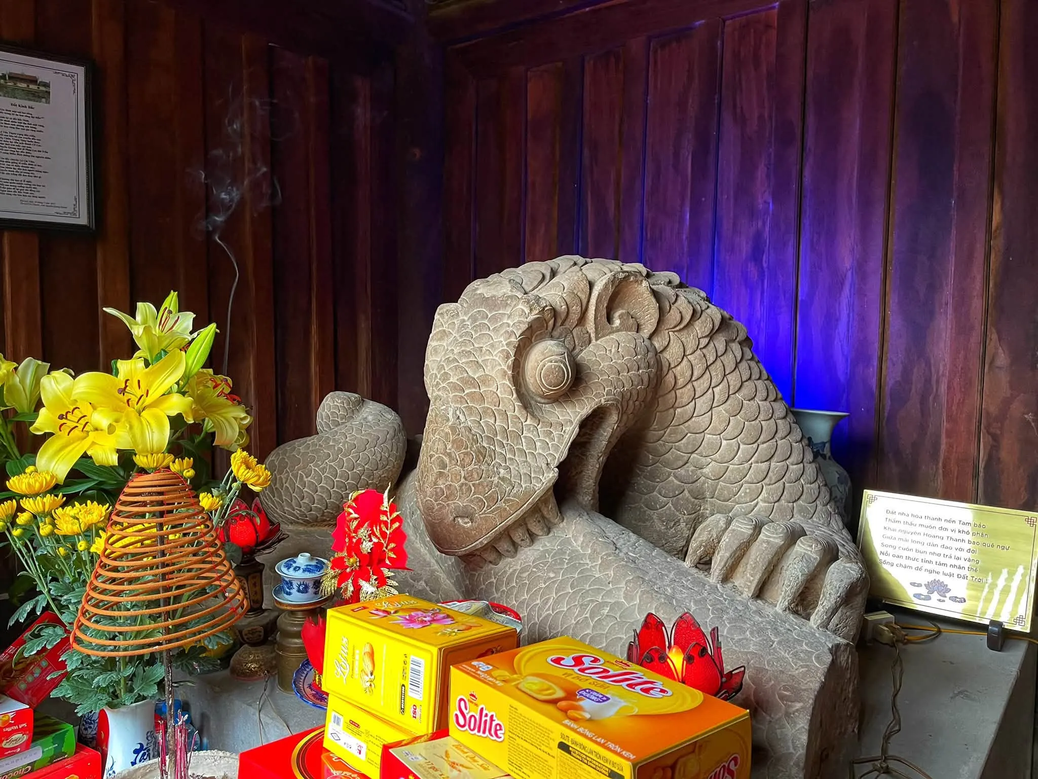 Hình ảnh rồng đá trong đền thờ Lê Văn Thịnh