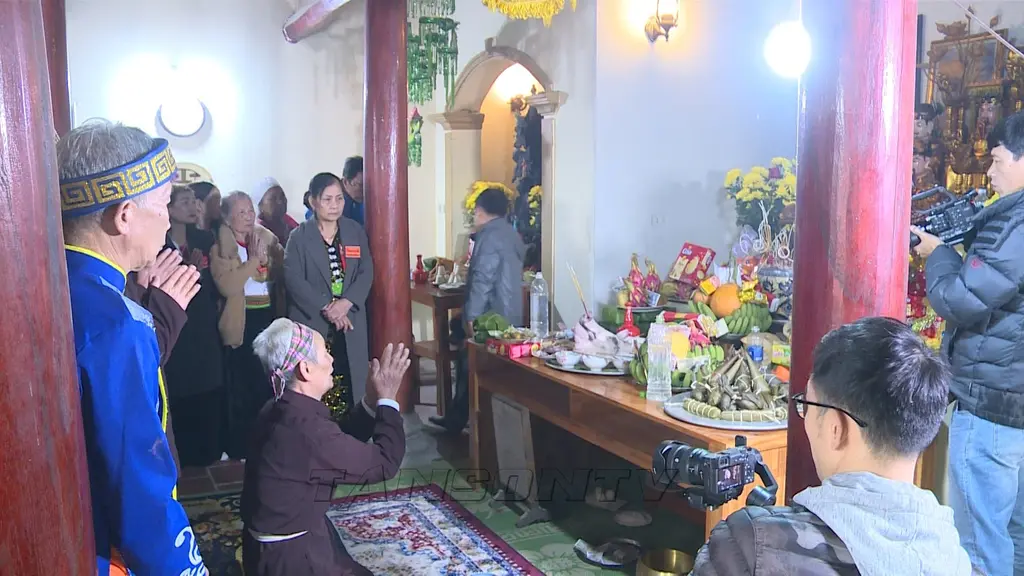 Lễ tế trong đền tại Lễ hội đền Cửa Thánh