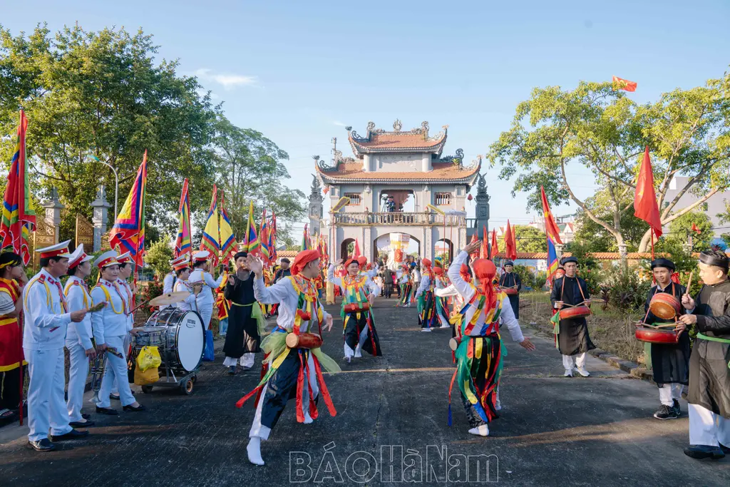 Múa bồng - nghệ thuật dân gian truyền thống tại Lễ hội đền Lảnh Giang