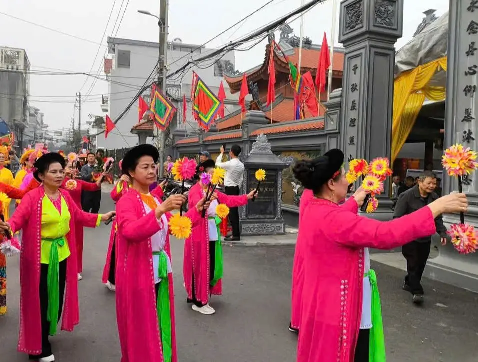 Đoàn rước Lễ hội đình Trực Cát