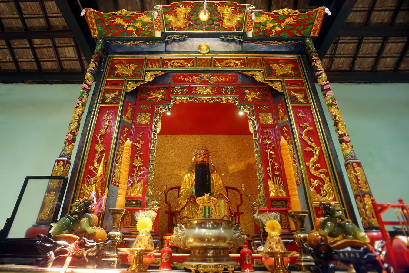 Cận cảnh khám thờ Quan Thánh