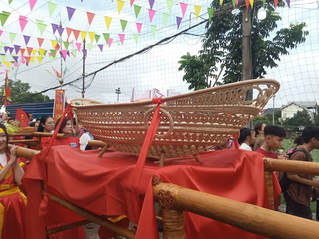 Kiệu rước hội đình làng Phú Vinh 8/2026