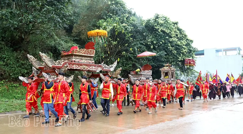 Đoàn rước tại Lễ hội đình Khoang
