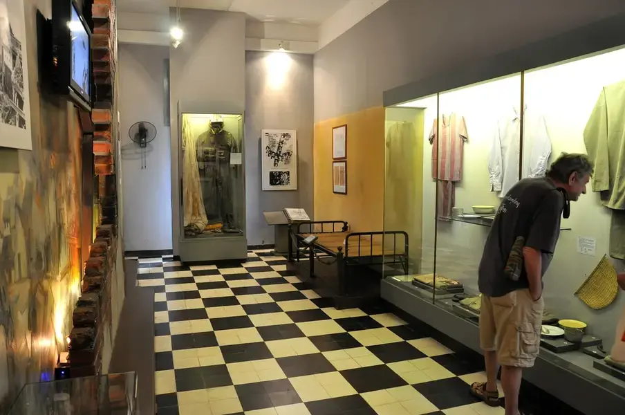 Khu vực phòng giam tại Nhà tù Hoả Lò