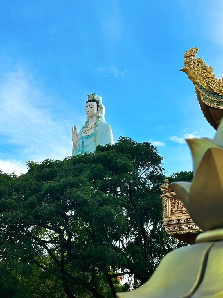 Tượng Phật Quan Âm tại Chùa Hưng Thiện