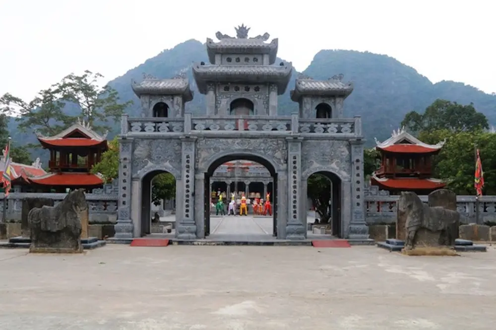 Cổng Đền Thái Vi