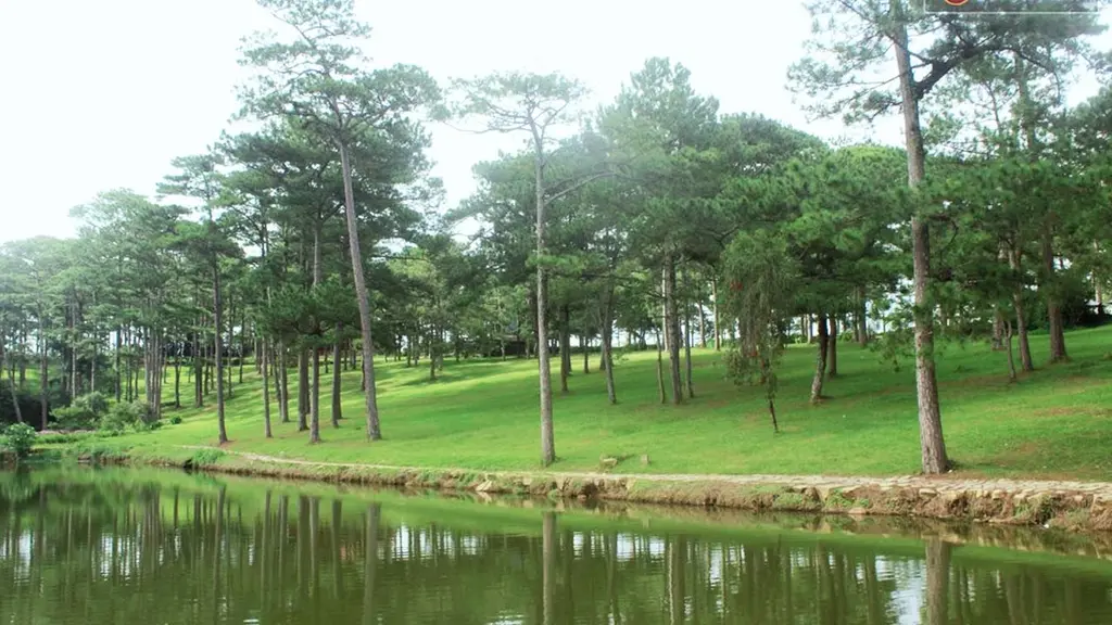 Quang cảnh tại Hồ Than Thở