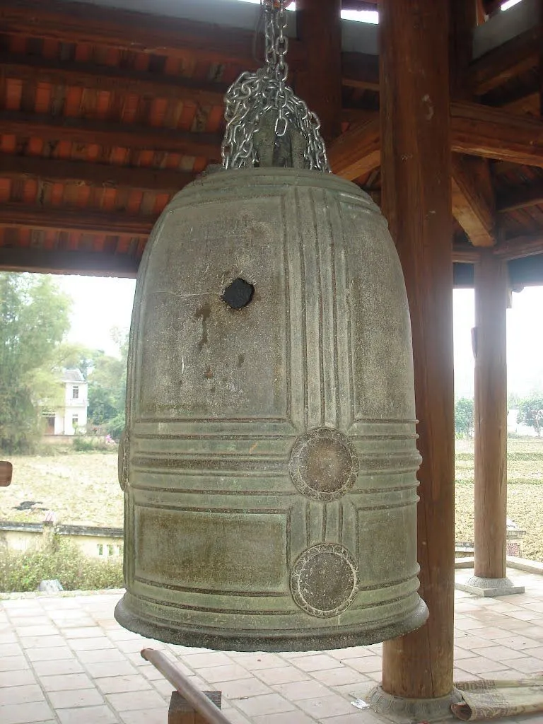 Cận cảnh chuông chùa Đà Quận