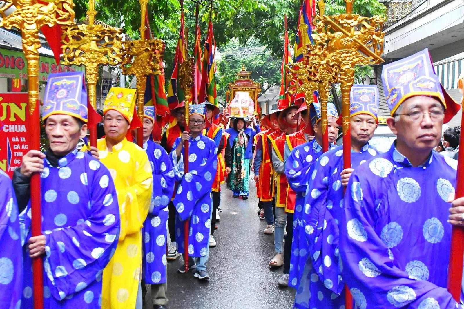 Lễ rước tại Lễ hội vật truyền thống đình làng Mai Động