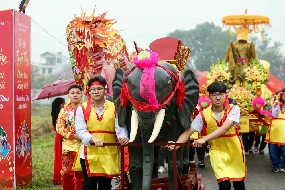 Rước voi tại Hội chèo Tàu tổng Gối