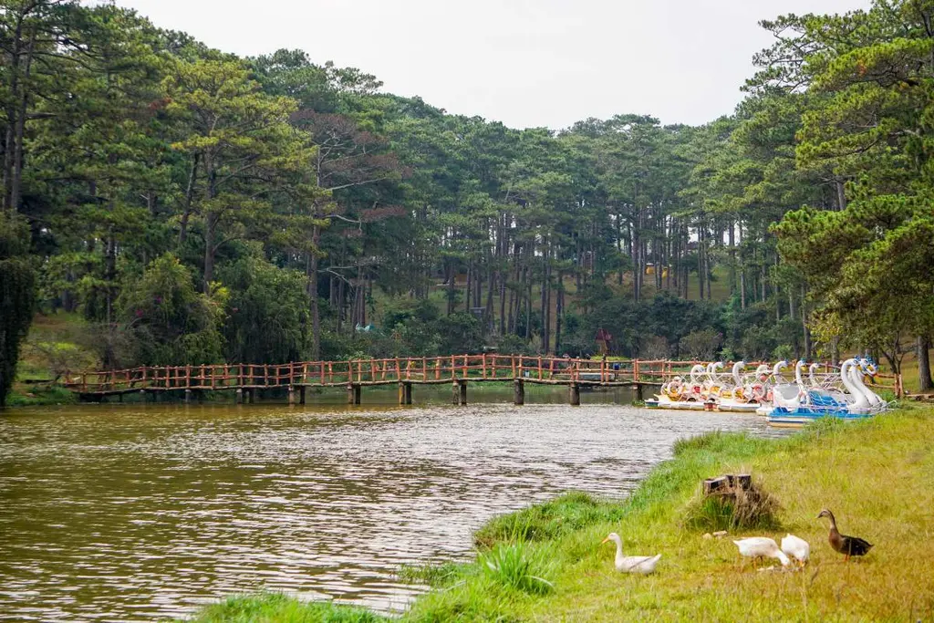Cảnh tuyệt đẹp tại Hồ Than Thở