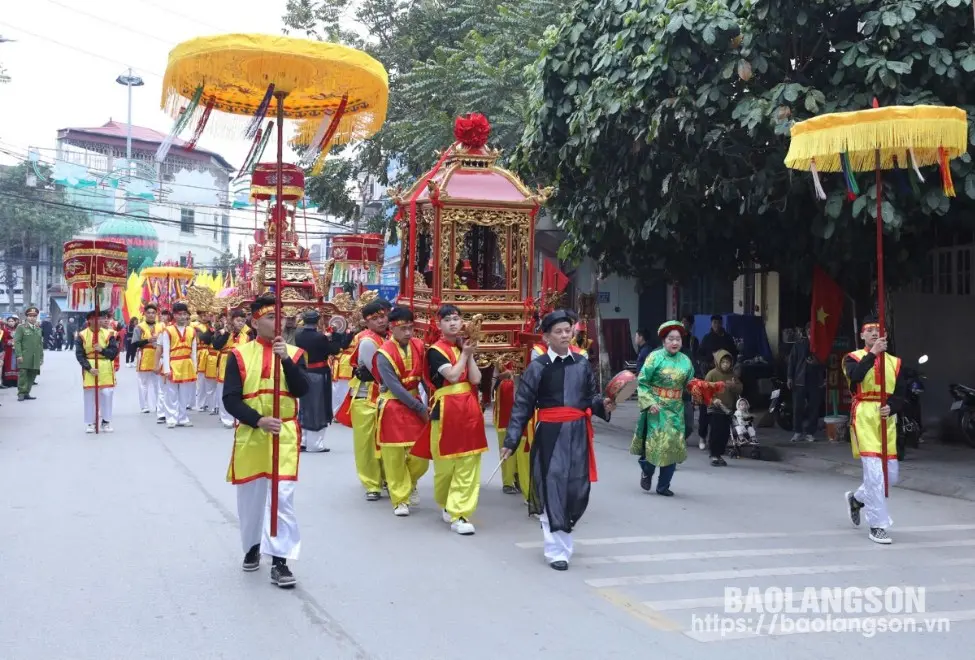 Rước kiệu và bài vị tại Lễ hội Chùa Tam Thanh - Tam Giáo