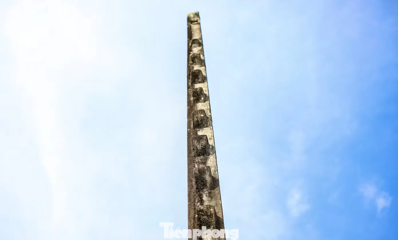 Cột cờ trong Thành Hoàng Đế