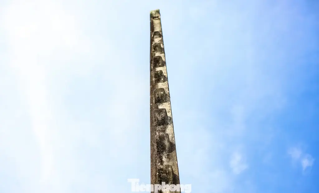 Cột cờ trong Thành Hoàng Đế