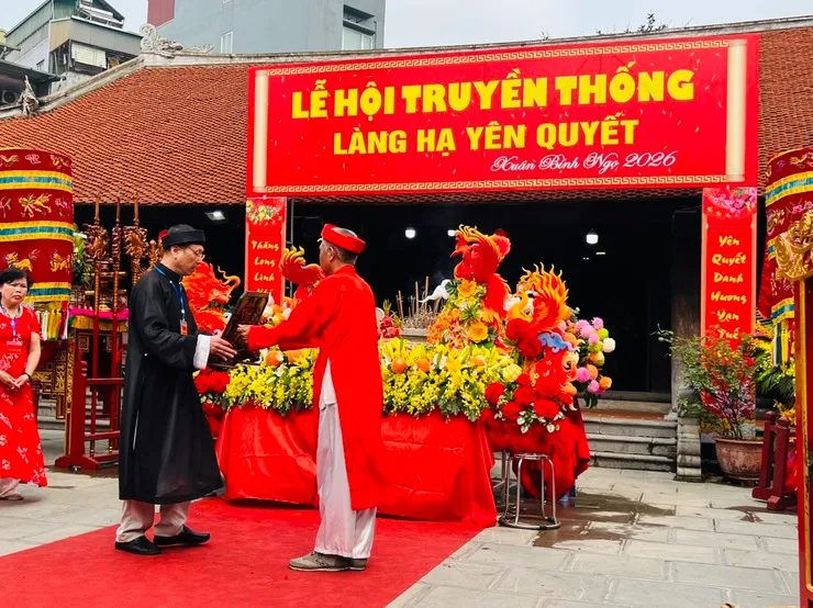 Đọc Thần phả tại lễ khai mạc Hội đình Hạ Yên Quyết